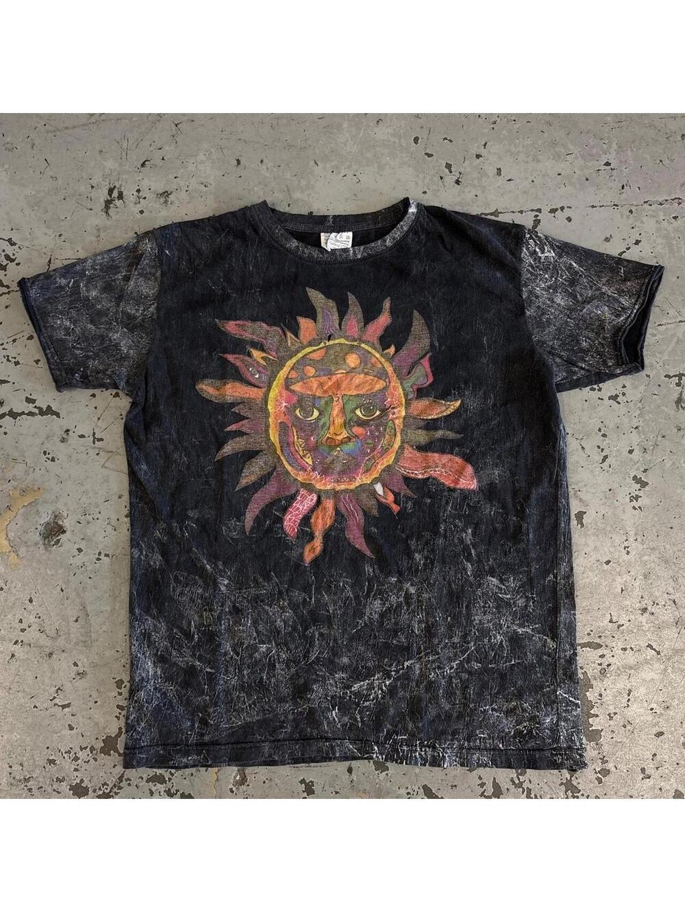 Beautiful 90s tie-dye sun graphic cotton t-shirt with sun face graphic